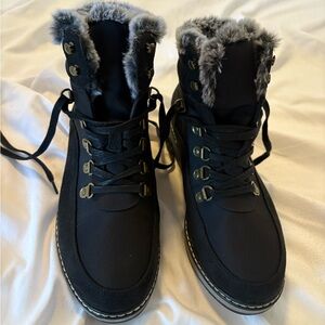 White Mountain Black Winter Boots with Gray Faux Fur